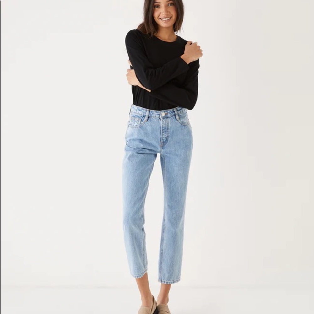 NWT Frank and Oak -27 The Stevie High Rise Mom Jean in Light Indigo